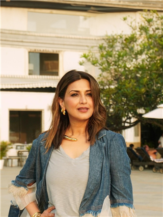 पन्नाशीच्या उंबरठ्यावरही सोनालीचं निखळ सौंदर्य! - Marathi News | पन्नाशीच्या उंबरठ्यावरही सोनालीचं निखळ सौंदर्य! | Latest Photos at Lokmat.com
