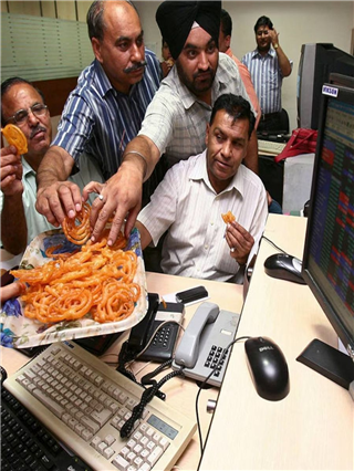 याला म्हणतात परतावा...! छोट्या कंपनीचा शेअर 4 वर्षांत 6300% वाढला... - Marathi News | याला म्हणतात परतावा...! छोट्या कंपनीचा शेअर 4 वर्षांत 6300% वाढला... | Latest Photos at Lokmat.com