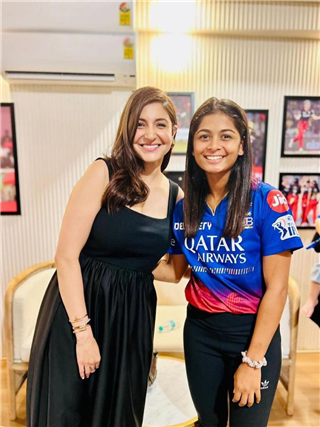 PICS: RCB च्या समर्थनार्थ महिला शिलेदारांचीही उपस्थिती - Marathi News | PICS: RCB च्या समर्थनार्थ महिला शिलेदारांचीही उपस्थिती | Latest Photos at Lokmat.com