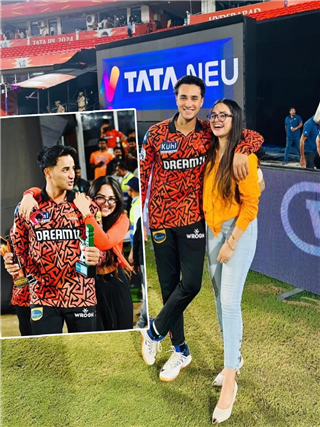 PICS : नातं बहीण भावाचं! IPL गाजवणारा अभिषेक - Marathi News | PICS : नातं बहीण भावाचं! IPL गाजवणारा अभिषेक | Latest Photos at Lokmat.com