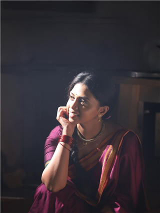 चुलीपाशी बसून ऋतुजाचं फोटोशूट; हिंदी मालिकेच्या सेटवरचा फोटो केला शेअर - Marathi News | चुलीपाशी बसून ऋतुजाचं फोटोशूट; हिंदी मालिकेच्या सेटवरचा फोटो केला शेअर | Latest Photos at Lokmat.com