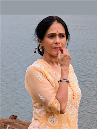 सौंदर्याची भुरळ घालणाऱ्या ऐश्वर्या नारकरांचं वय किती माहितीये? - Marathi News | सौंदर्याची भुरळ घालणाऱ्या ऐश्वर्या नारकरांचं वय किती माहितीये? | Latest Photos at Lokmat.com