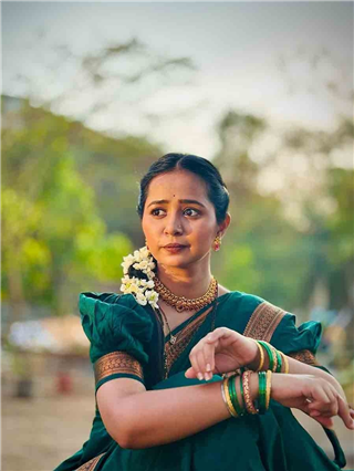 'मृगजळाच्या चांदण्याला चंद्र आहे साक्षीला...' - Marathi News | 'मृगजळाच्या चांदण्याला चंद्र आहे साक्षीला...' | Latest Photos at Lokmat.com