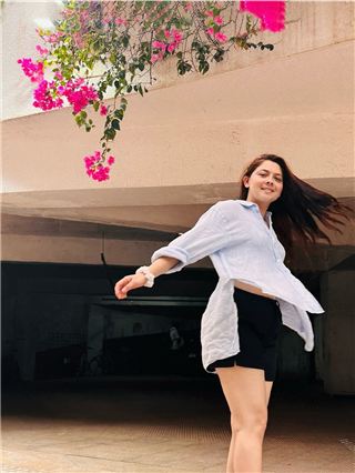 सोनाली कुलकर्णीचा कॅज्युअल लूक चर्चेत - Marathi News | सोनाली कुलकर्णीचा कॅज्युअल लूक चर्चेत | Latest Photos at Lokmat.com
