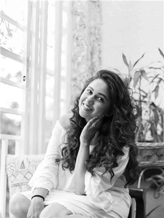 अजीब दास्ताँ है ये...! गौतमीचे ब्लॅक अँड व्हाईट थीम Photos - Marathi News | अजीब दास्ताँ है ये...! गौतमीचे ब्लॅक अँड व्हाईट थीम Photos | Latest Photos at Lokmat.com