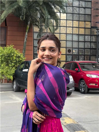 या मालिकेतून हृताने अभिनय क्षेत्रात केलं पदार्पण - Marathi News | या मालिकेतून हृताने अभिनय क्षेत्रात केलं पदार्पण | Latest Photos at Lokmat.com