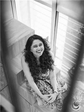 जरा हसली, जरा खुलली... - Marathi News | जरा हसली, जरा खुलली... | Latest Photos at Lokmat.com