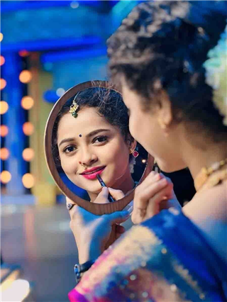 मी कशाला आरशात पाहू गं... - Marathi News | मी कशाला आरशात पाहू गं... | Latest Photos at Lokmat.com