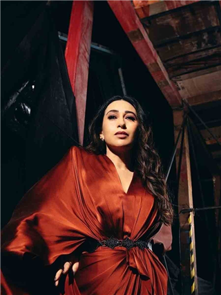 Karisma Kapoor: ले गई ले गई, दिल ले गई, ले गई...! - Marathi News | Karisma Kapoor: ले गई ले गई, दिल ले गई, ले गई...! | Latest Photos at Lokmat.com