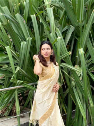 साधाच मेकअप, तरीही अनघा दिसते भारी! - Marathi News | साधाच मेकअप, तरीही अनघा दिसते भारी! | Latest Photos at Lokmat.com