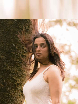 प्रिया बापटचा पावसात बोल्ड अंदाज - Marathi News | प्रिया बापटचा पावसात बोल्ड अंदाज | Latest Photos at Lokmat.com