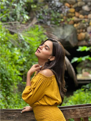 सूर्यफूलासारखी सुरेख दिसतेय निशानी बोरुले! - Marathi News | सूर्यफूलासारखी सुरेख दिसतेय निशानी बोरुले! | Latest Photos at Lokmat.com