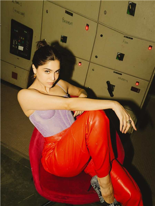 बॉस लेडी in the House! मराठमोळ्या शर्वरीच्या अदा - Marathi News | बॉस लेडी in the House! मराठमोळ्या शर्वरीच्या अदा | Latest Photos at Lokmat.com