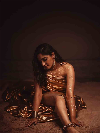 मराठमोळ्या अभिनेत्रीचं सोनेरी सौंदर्य! कोण आहे ही अप्सरा? - Marathi News | मराठमोळ्या अभिनेत्रीचं सोनेरी सौंदर्य! कोण आहे ही अप्सरा? | Latest Photos at Lokmat.com