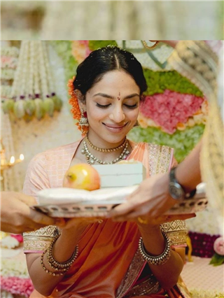 नववधू सजली! शोभिता धुलीपालाच्या नवीन फोटोंवरुन हटणार नाही नजर - Marathi News | नववधू सजली! शोभिता धुलीपालाच्या नवीन फोटोंवरुन हटणार नाही नजर | Latest Photos at Lokmat.com