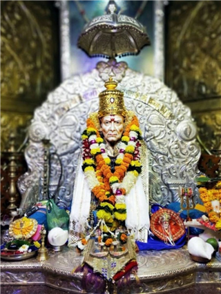 केवळ गुरुवारी नाही, दररोज म्हणा ‘हे’ स्वामी मंत्र; किती वेळा करावा जप? - Marathi News | केवळ गुरुवारी नाही, दररोज म्हणा ‘हे’ स्वामी मंत्र; किती वेळा करावा जप? | Latest Photos at Lokmat.com