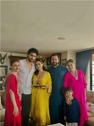 पतौडी कुटुंबाचं रक्षाबंधन - Marathi News | पतौडी कुटुंबाचं रक्षाबंधन | Latest Photos at Lokmat.com