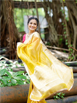 पिवळी साडी अन् केसात गजरा, नम्रताच्या फोटोंवर खिळल्या नजरा - Marathi News | पिवळी साडी अन् केसात गजरा, नम्रताच्या फोटोंवर खिळल्या नजरा | Latest Photos at Lokmat.com