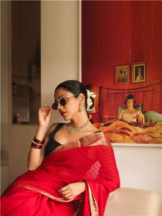 लाल मिर्ची! श्रियाचा ठसकेदार लूक - Marathi News | लाल मिर्ची! श्रियाचा ठसकेदार लूक | Latest Photos at Lokmat.com