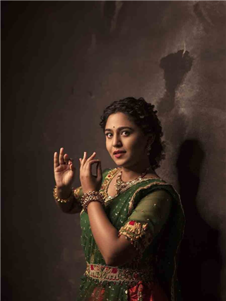 Mrunmayee Deshpande : 'मी राधिका, मी प्रेमिका...' - Marathi News | Mrunmayee Deshpande : 'मी राधिका, मी प्रेमिका...' | Latest Photos at Lokmat.com