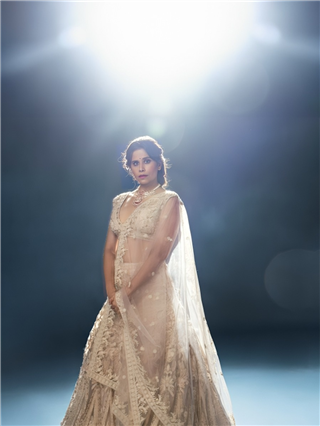 ऐसे ना मुझे तुम देखो! सईचा ग्लॅमरस अंदाज - Marathi News | ऐसे ना मुझे तुम देखो! सईचा ग्लॅमरस अंदाज | Latest Photos at Lokmat.com