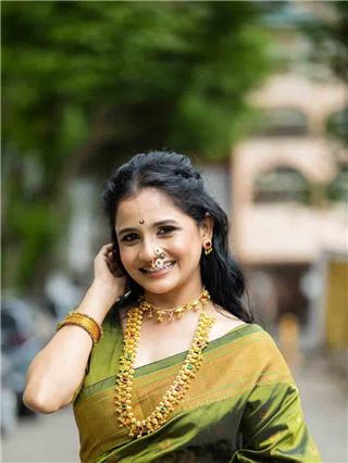 Sharvari Jog : कुन्या राजाची गं तू रानी! - Marathi News | Sharvari Jog : कुन्या राजाची गं तू रानी! | Latest Photos at Lokmat.com