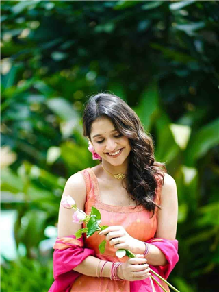 शिवानी सोनारचं गुलाबी सौंदर्य! - Marathi News | शिवानी सोनारचं गुलाबी सौंदर्य! | Latest Photos at Lokmat.com