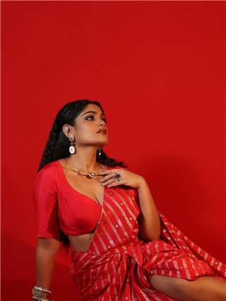 Isha Keskar : आपकी आँखों में कुछ महके हुए से राज हैं... - Marathi News | Isha Keskar : आपकी आँखों में कुछ महके हुए से राज हैं... | Latest Photos at Lokmat.com