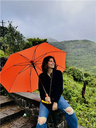 निसर्गरम्य वातावरणात रमली अभिज्ञा भावे! - Marathi News | निसर्गरम्य वातावरणात रमली अभिज्ञा भावे! | Latest Photos at Lokmat.com