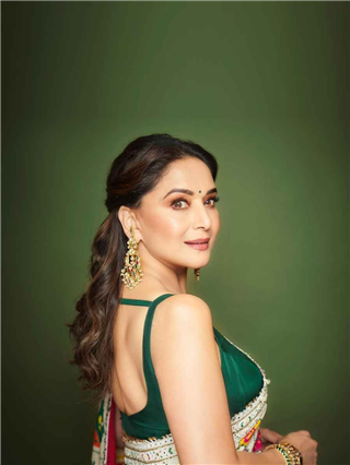 माधुरी दीक्षित..बस नाम ही काफी है! - Marathi News | माधुरी दीक्षित..बस नाम ही काफी है! | Latest Photos at Lokmat.com