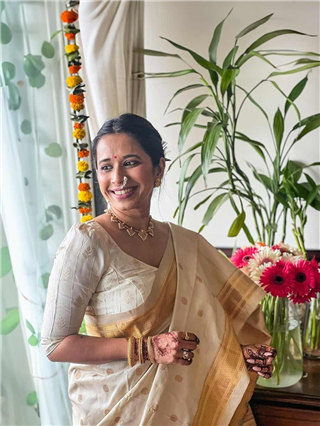 Shreya Bugde : 'गौराई आली अंगणी...' - Marathi News | Shreya Bugde : 'गौराई आली अंगणी...' | Latest Photos at Lokmat.com