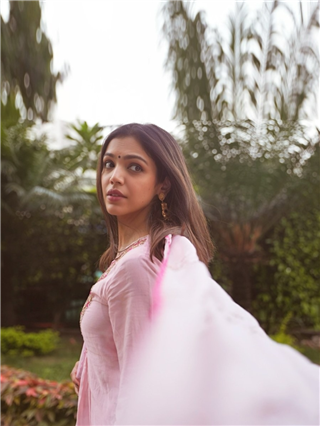 फिर ले आया दिल...! - Marathi News | फिर ले आया दिल...! | Latest Photos at Lokmat.com