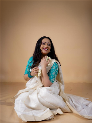 मोगरा फुलला...; स्पृहाचा खास अंदाज - Marathi News | मोगरा फुलला...; स्पृहाचा खास अंदाज | Latest Photos at Lokmat.com