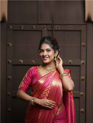 गुलाबी साडीत नटल्या वहिनीसाहेब - Marathi News | गुलाबी साडीत नटल्या वहिनीसाहेब | Latest Photos at Lokmat.com