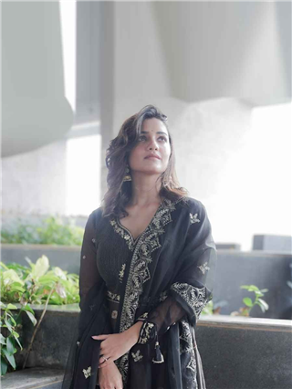 हृताचा रॉयल लूक! - Marathi News | हृताचा रॉयल लूक! | Latest Photos at Lokmat.com