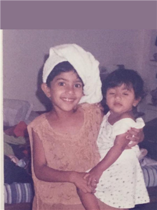 बहिणीला कडेवर घेणारी छोटी मुलगी आज लोकप्रिय अभिनेत्री - Marathi News | बहिणीला कडेवर घेणारी छोटी मुलगी आज लोकप्रिय अभिनेत्री | Latest Photos at Lokmat.com