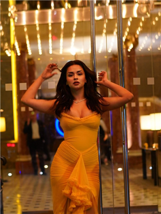 लंडनच्या प्रिमीयरमध्ये २२ वर्षीय अवनीतचा जलवा! - Marathi News | लंडनच्या प्रिमीयरमध्ये २२ वर्षीय अवनीतचा जलवा! | Latest Photos at Lokmat.com