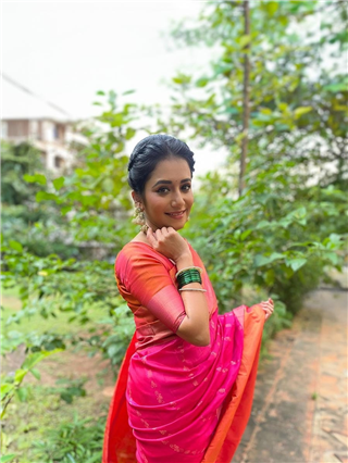 Jui Gadkari : 'तुझं रूप हे नक्षत्राचंं...' - Marathi News | Jui Gadkari : 'तुझं रूप हे नक्षत्राचंं...' | Latest Photos at Lokmat.com