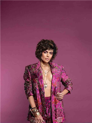 ५२ वर्षीय मंदिरा बेदीचं आतापर्यंतचं सर्वात बोल्ड फोटोशूट - Marathi News | ५२ वर्षीय मंदिरा बेदीचं आतापर्यंतचं सर्वात बोल्ड फोटोशूट | Latest Photos at Lokmat.com