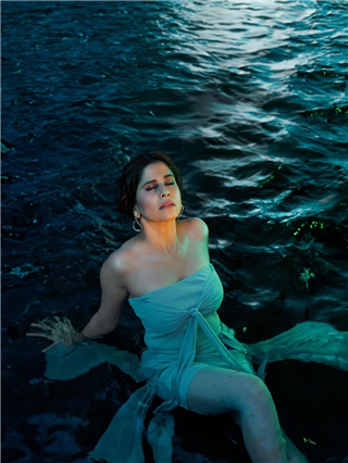 जलपरी! सईच्या फोटोंवर चाहते फिदा - Marathi News | जलपरी! सईच्या फोटोंवर चाहते फिदा | Latest Photos at Lokmat.com