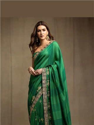 हिरव्या रंगाच्या साडीत खुललं अभिनेत्रींंचं सौंदर्य - Marathi News | हिरव्या रंगाच्या साडीत खुललं अभिनेत्रींंचं सौंदर्य | Latest Photos at Lokmat.com