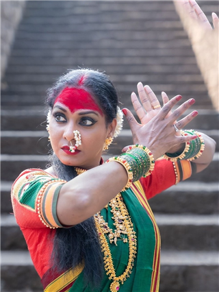 Navratri 2024 : आईचा जोगवा मागेन! - Marathi News | Navratri 2024 : आईचा जोगवा मागेन! | Latest Photos at Lokmat.com