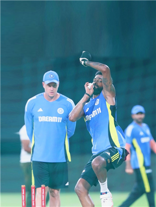 Hardik Pandya टी२० मालिकेसाठी सज्ज! - Marathi News | Hardik Pandya टी२० मालिकेसाठी सज्ज! | Latest Photos at Lokmat.com