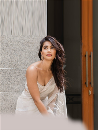 बोल्ड & ब्युटिफूल... पूजा हेगडेचं हटके फोटोशूट - Marathi News | बोल्ड & ब्युटिफूल... पूजा हेगडेचं हटके फोटोशूट | Latest Photos at Lokmat.com