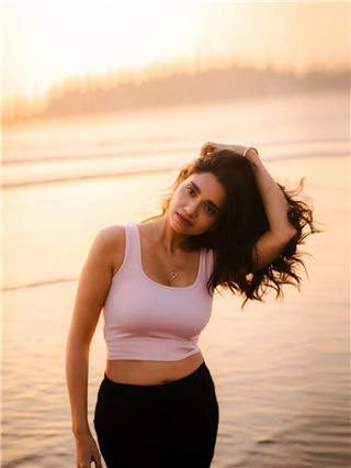 कहीं दूर जब दिन ढल जाए... भाग्यश्रीच्या दिलखेचक अदा - Marathi News | कहीं दूर जब दिन ढल जाए... भाग्यश्रीच्या दिलखेचक अदा | Latest Photos at Lokmat.com