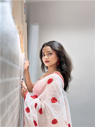 नखरेल नार! - Marathi News | नखरेल नार! | Latest Photos at Lokmat.com