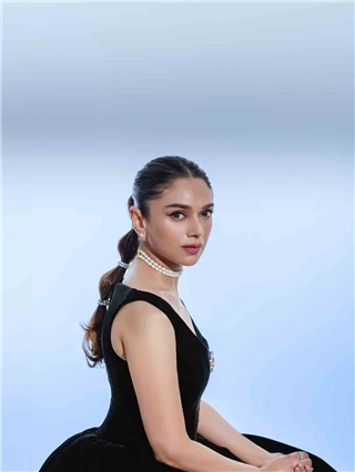 Aditi Rao Hydari च्या ब्लॅक ड्रेसमध्ये स्टनिंग अदा - Marathi News | Aditi Rao Hydari च्या ब्लॅक ड्रेसमध्ये स्टनिंग अदा | Latest Photos at Lokmat.com