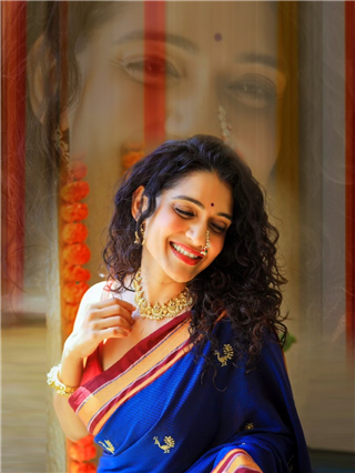 मोकळ्या केसात माझ्या, तू जीवाला गुंतवावे... - Marathi News | मोकळ्या केसात माझ्या, तू जीवाला गुंतवावे... | Latest Photos at Lokmat.com