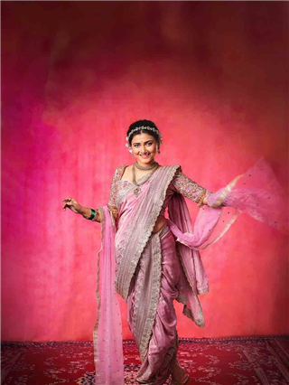 गुलाबी रंगात ज्ञानदाचं खुललं सौंदर्य! - Marathi News | गुलाबी रंगात ज्ञानदाचं खुललं सौंदर्य! | Latest Photos at Lokmat.com