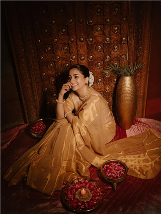 Sayali Sanjeev: 'तू चंचला, तू कामिनी...' - Marathi News | Sayali Sanjeev: 'तू चंचला, तू कामिनी...' | Latest Photos at Lokmat.com